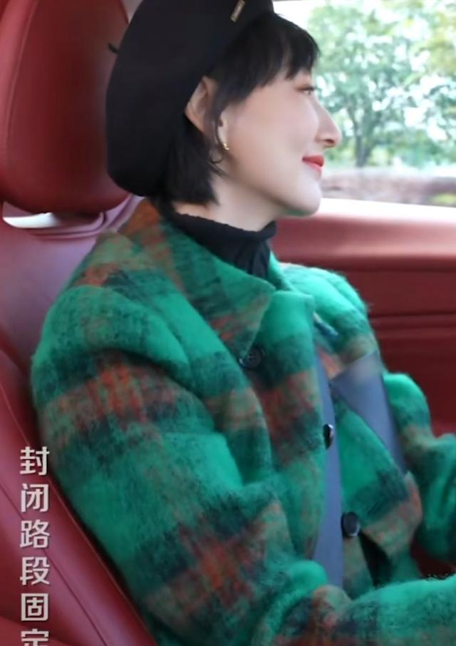 李好老婆开百万豪车出门，一件毛衣就要七千多，妥妥的隐形富豪 